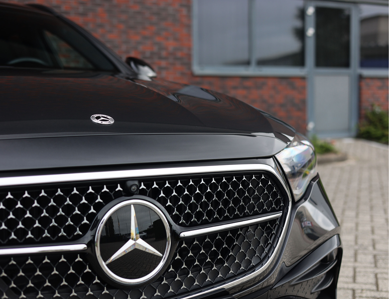 Mercedes-Benz E 300 Estate 300e | Pano - Burmester - HUD — photo 9