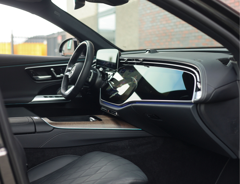 Mercedes-Benz E 300 Estate 300e | Pano - Burmester - HUD — photo 25