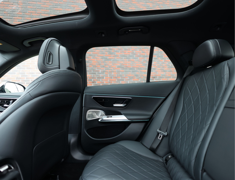 Mercedes-Benz E 300 Estate 300e | Pano - Burmester - HUD — photo 31