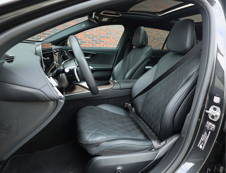 Mercedes-Benz E 300 Estate 300e | Pano - Burmester - HUD — photo 26