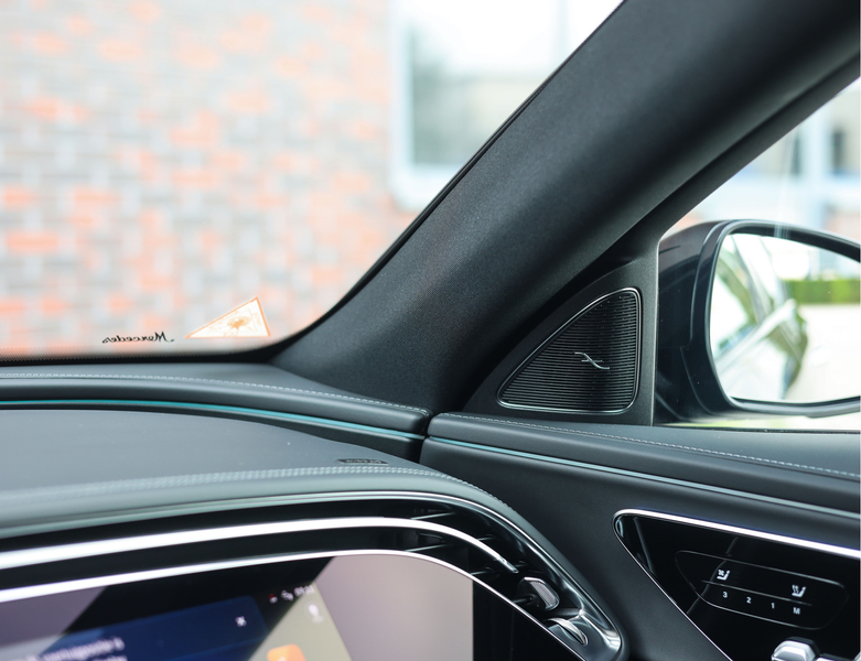 Mercedes-Benz E 300 Estate 300e | Pano - Burmester - HUD — photo 40