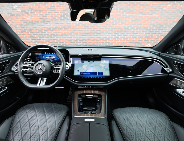 Mercedes-Benz E 300 Estate 300e | Pano - Burmester - HUD — photo 3