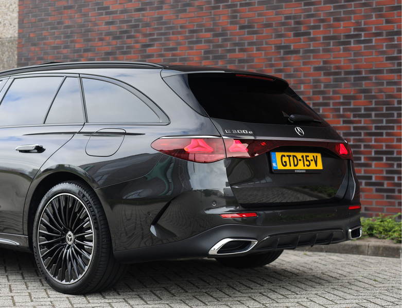 Mercedes-Benz E 300 Estate 300e | Pano - Burmester - HUD — photo 20