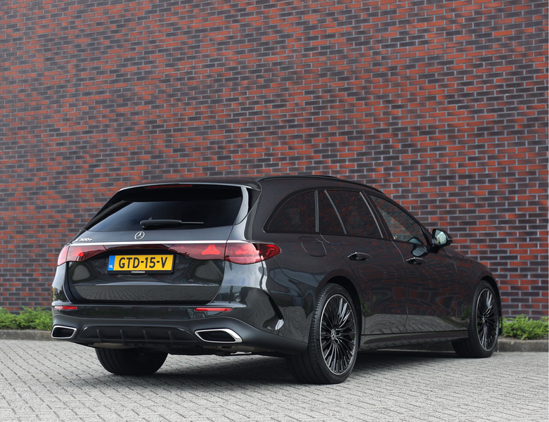 Mercedes-Benz E 300 Estate 300e | Pano - Burmester - HUD — photo 17
