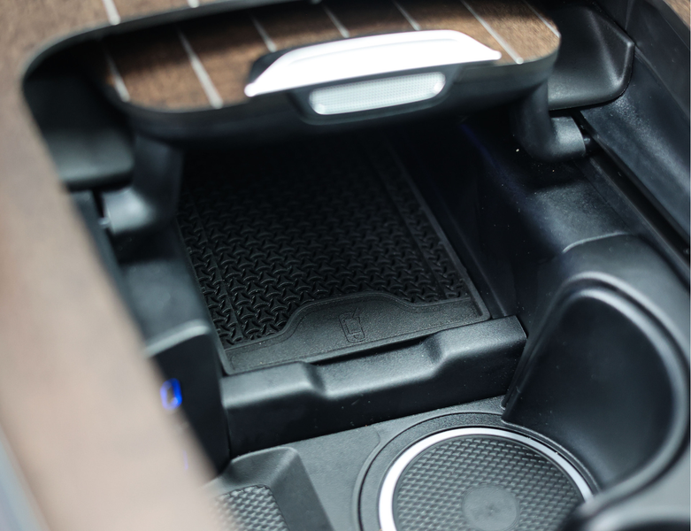 Mercedes-Benz E 300 Estate 300e | Pano - Burmester - HUD — photo 37