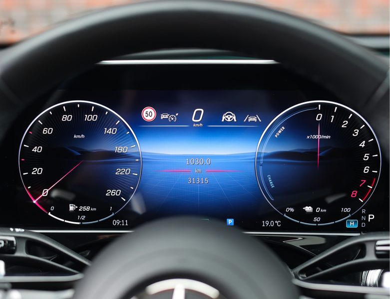 Mercedes-Benz E 300 Estate 300e | Pano - Burmester - HUD — photo 43