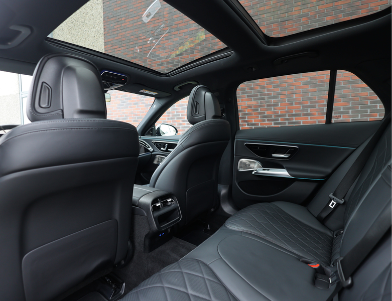 Mercedes-Benz E 300 Estate 300e | Pano - Burmester - HUD — photo 30