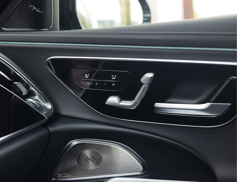 Mercedes-Benz E 300 Estate 300e | Pano - Burmester - HUD — photo 41