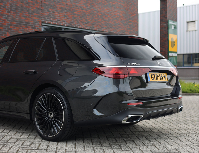 Mercedes-Benz E 300 Estate 300e | Pano - Burmester - HUD — photo 10