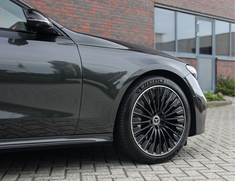 Mercedes-Benz E 300 Estate 300e | Pano - Burmester - HUD — photo 19