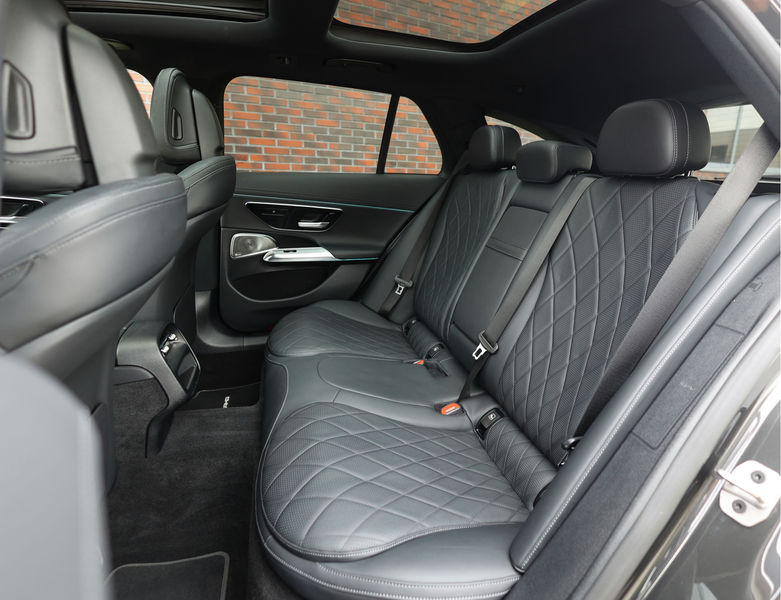 Mercedes-Benz E 300 Estate 300e | Pano - Burmester - HUD — photo 29