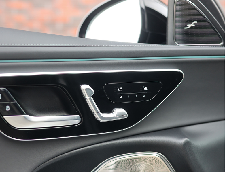 Mercedes-Benz E 300 Estate 300e | Pano - Burmester - HUD — photo 27