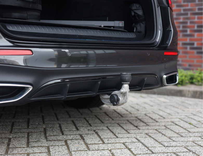 Mercedes-Benz E 300 Estate 300e | Pano - Burmester - HUD — photo 22