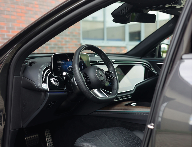 Mercedes-Benz E 300 Estate 300e | Pano - Burmester - HUD — photo 32
