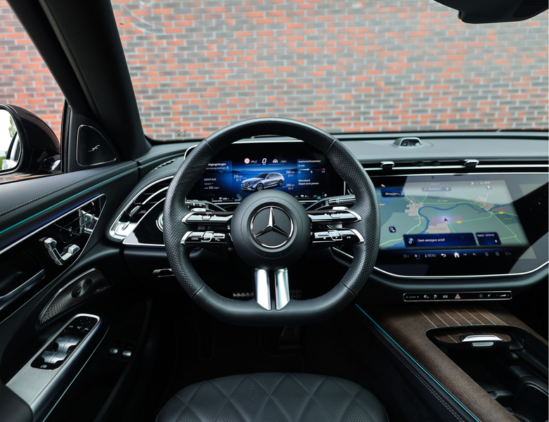 Mercedes-Benz E 300 Estate 300e | Pano - Burmester - HUD — photo 33
