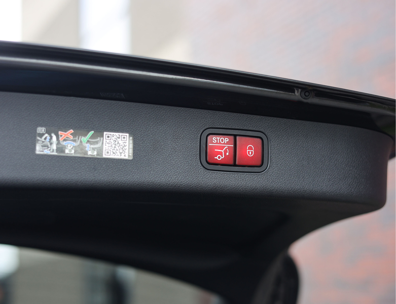 Mercedes-Benz E 300 Estate 300e | Pano - Burmester - HUD — photo 24