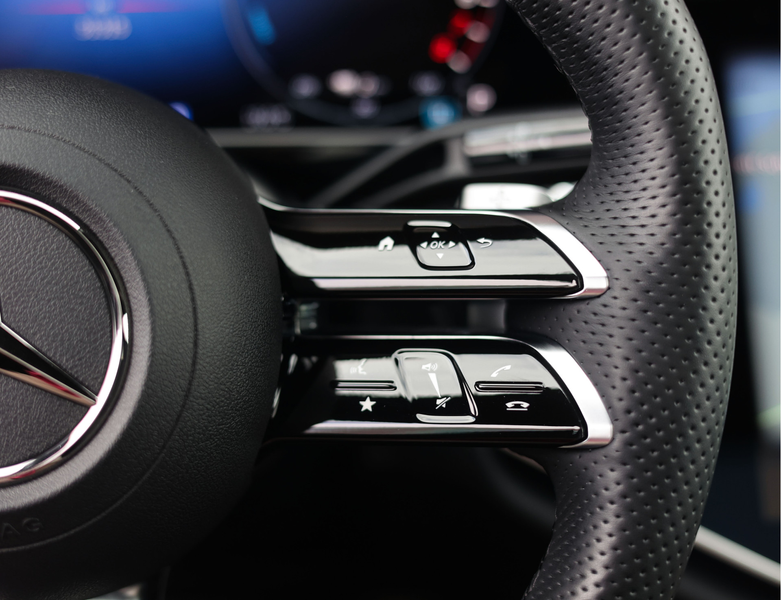 Mercedes-Benz E 300 Estate 300e | Pano - Burmester - HUD — photo 35