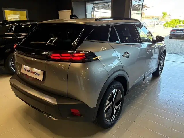 Peugeot 2008 view 6