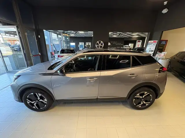Peugeot 2008 view 4