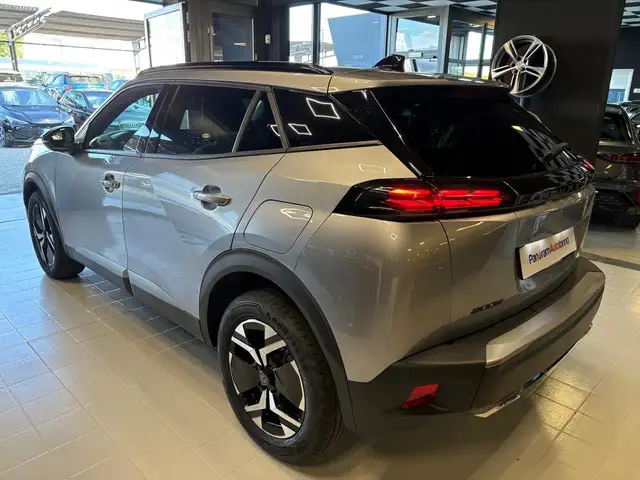 Peugeot 2008 view 3