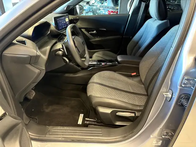 Peugeot 2008 view 11