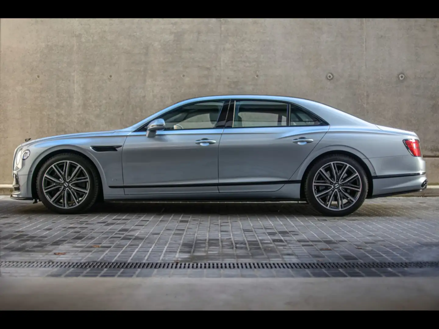 Bentley Flying Spur V8°MULLINER°BLACKLINE°NAIM°CARBON°HUD°360 Gris - 2