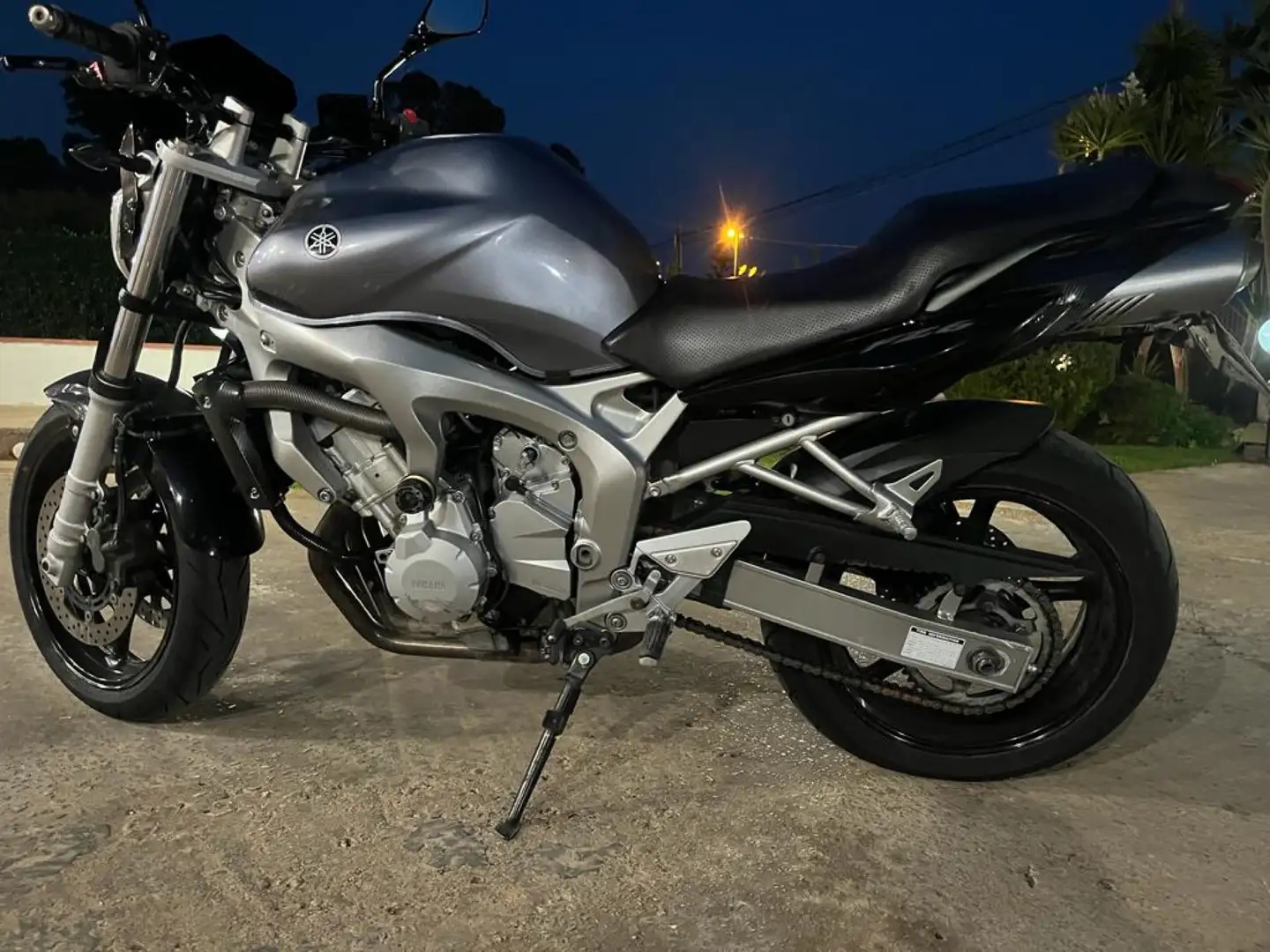 Yamaha FZ 6 siva - 1