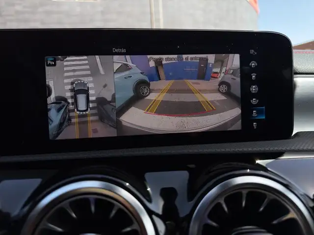 Mercedes-Benz CLA view 13