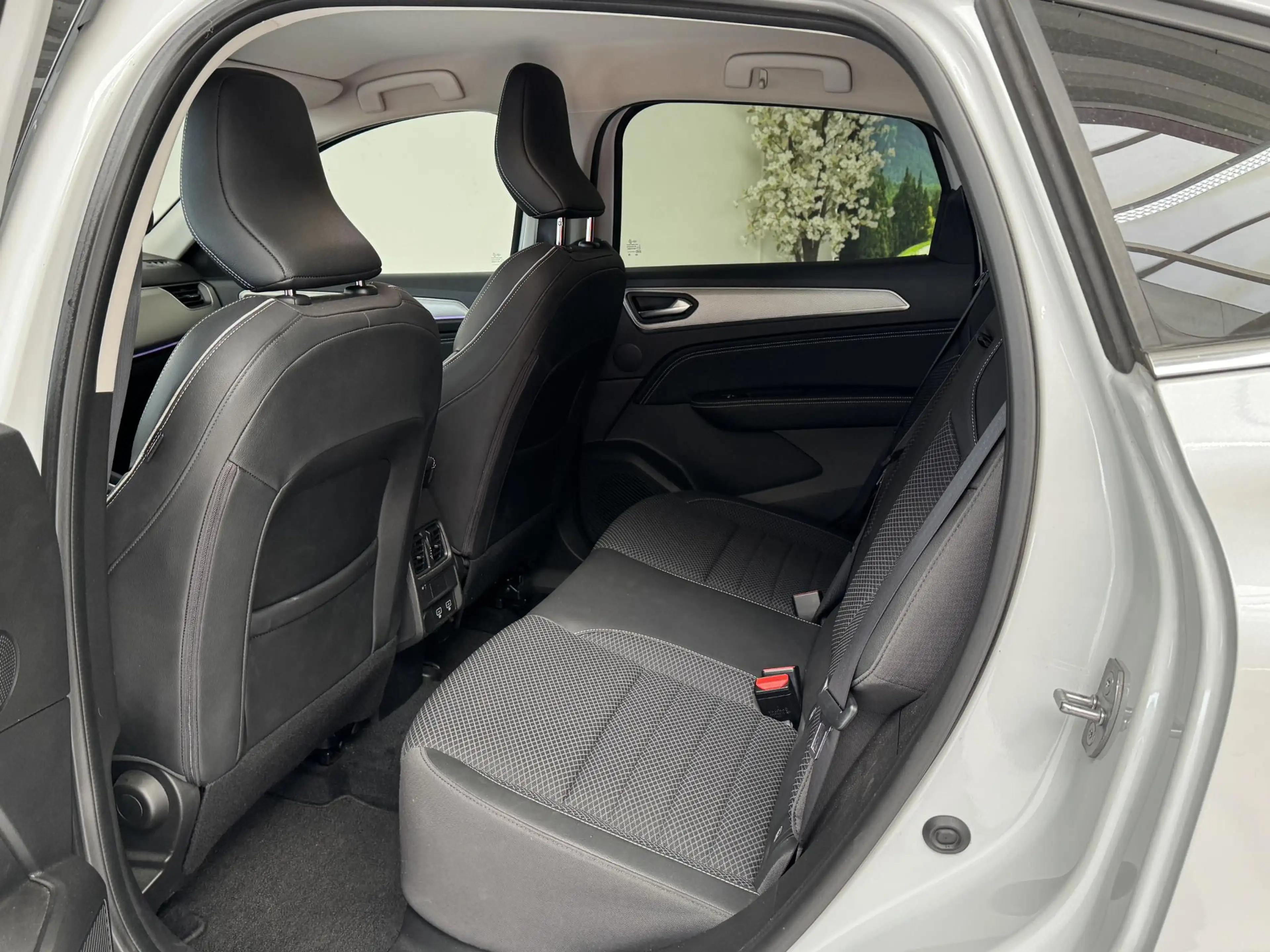Renault Arkana 1.6 E-Tech Hybrid 145 Intens | Navigatie | Camera — photo 8