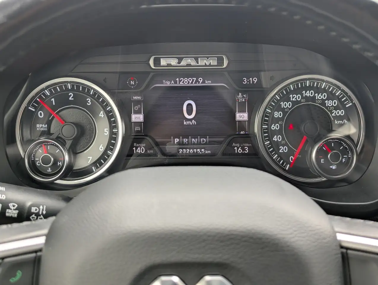RAM 1500 снимка RAM 1500