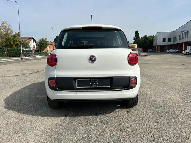 Fiat 500l view 3
