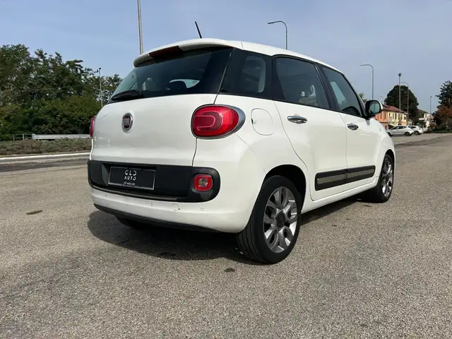Fiat 500l view 4