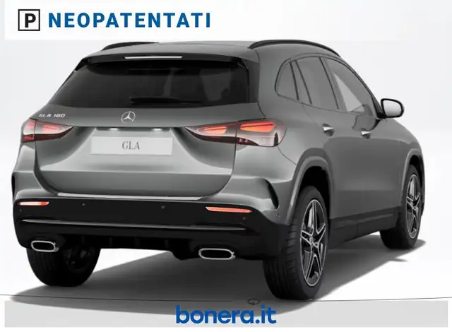Mercedes-Benz Gla view 3