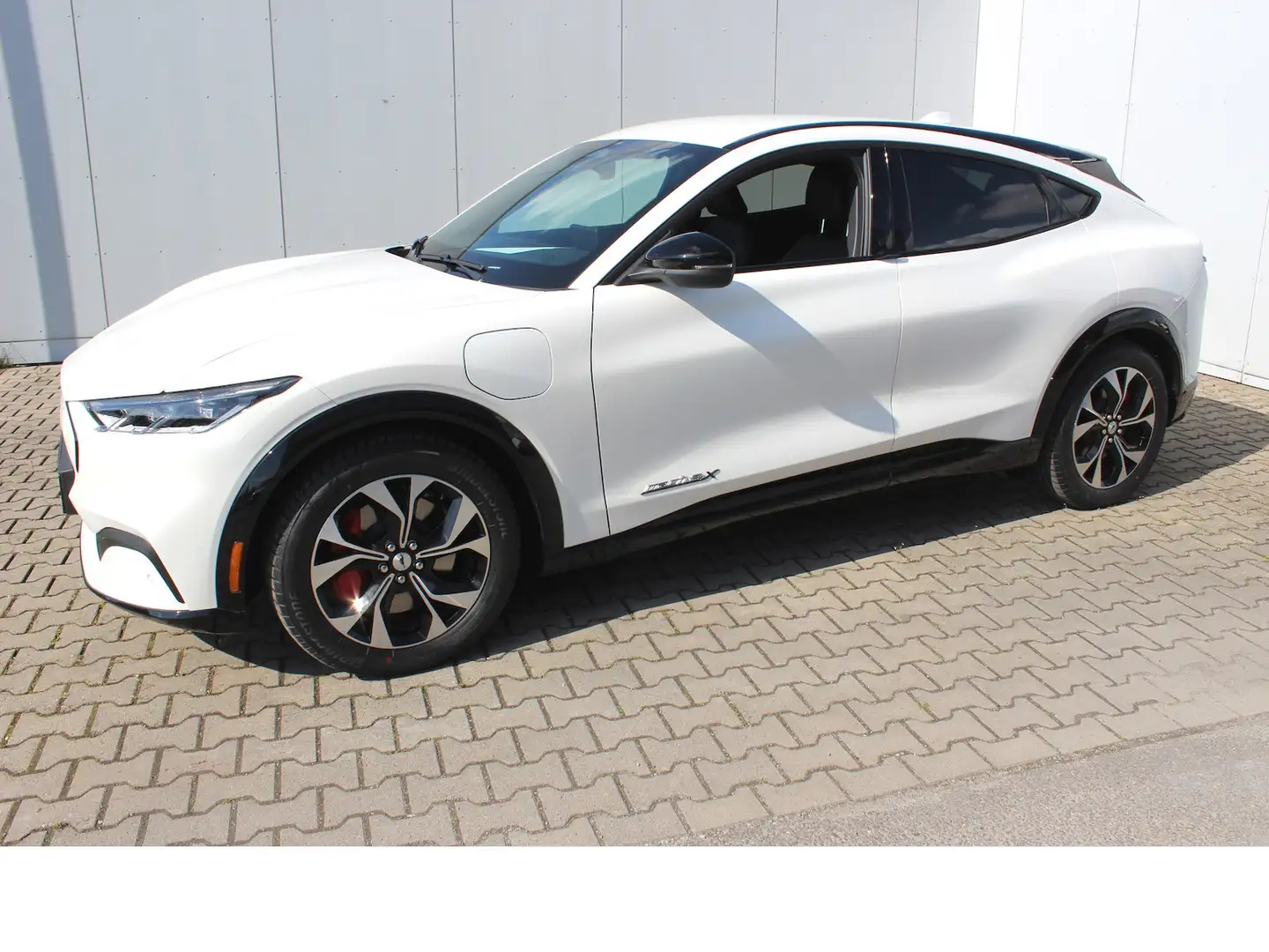 Ford Mustang Mach-E AWD Weiß - 2