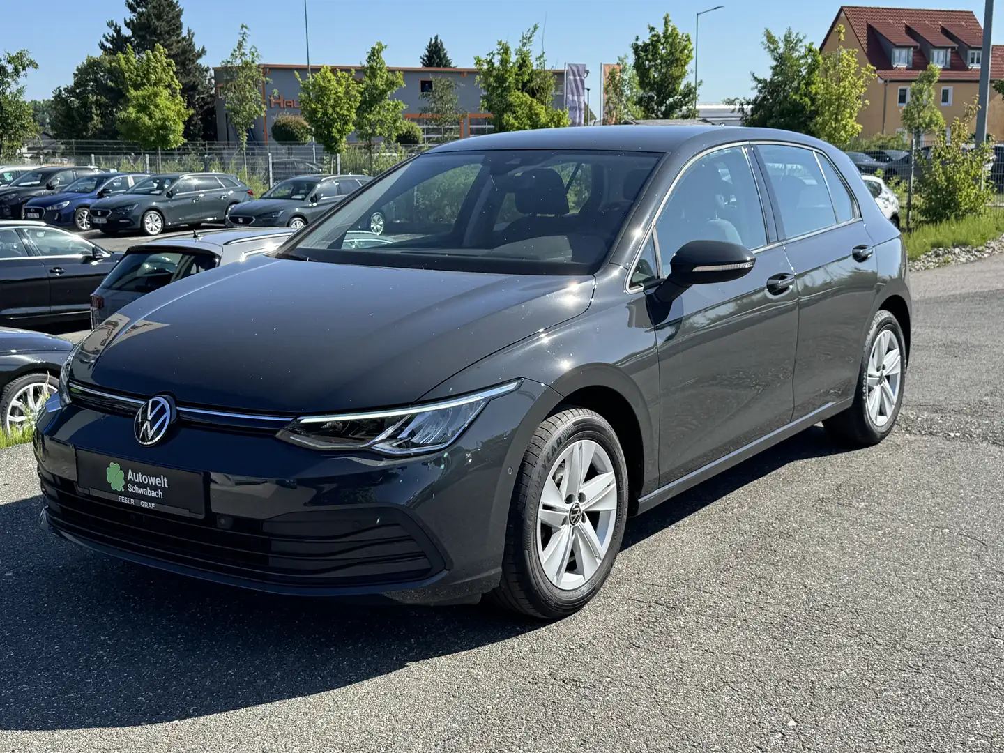 Volkswagen Golf Life 1.5 TSI AHK LED NAVI ACC Grau - 2