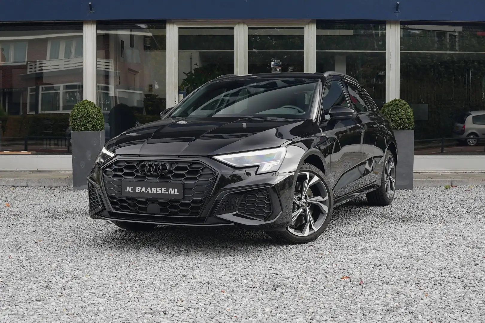 Audi A3 45 TFSI E S ED. COMP Zwart - 1