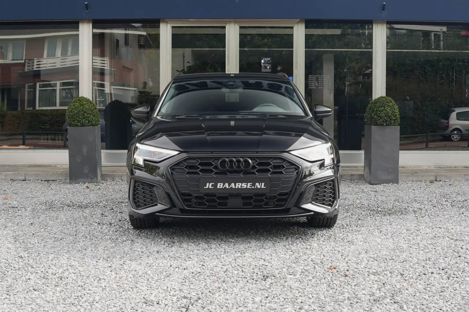 Audi A3 45 TFSI E S ED. COMP Zwart - 2