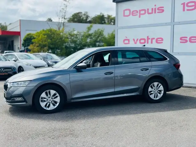 Skoda Octavia view 3