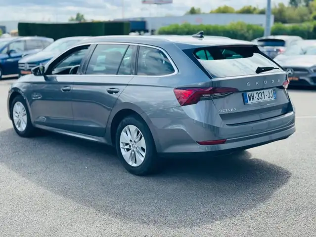 Skoda Octavia view 4