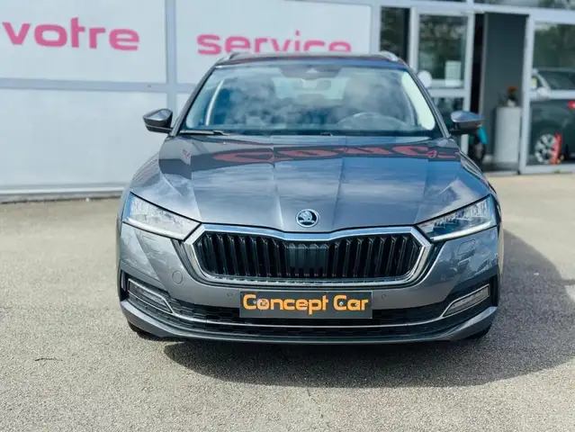 Skoda Octavia view 2