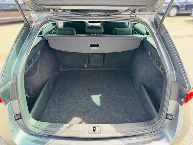 Skoda Octavia view 6