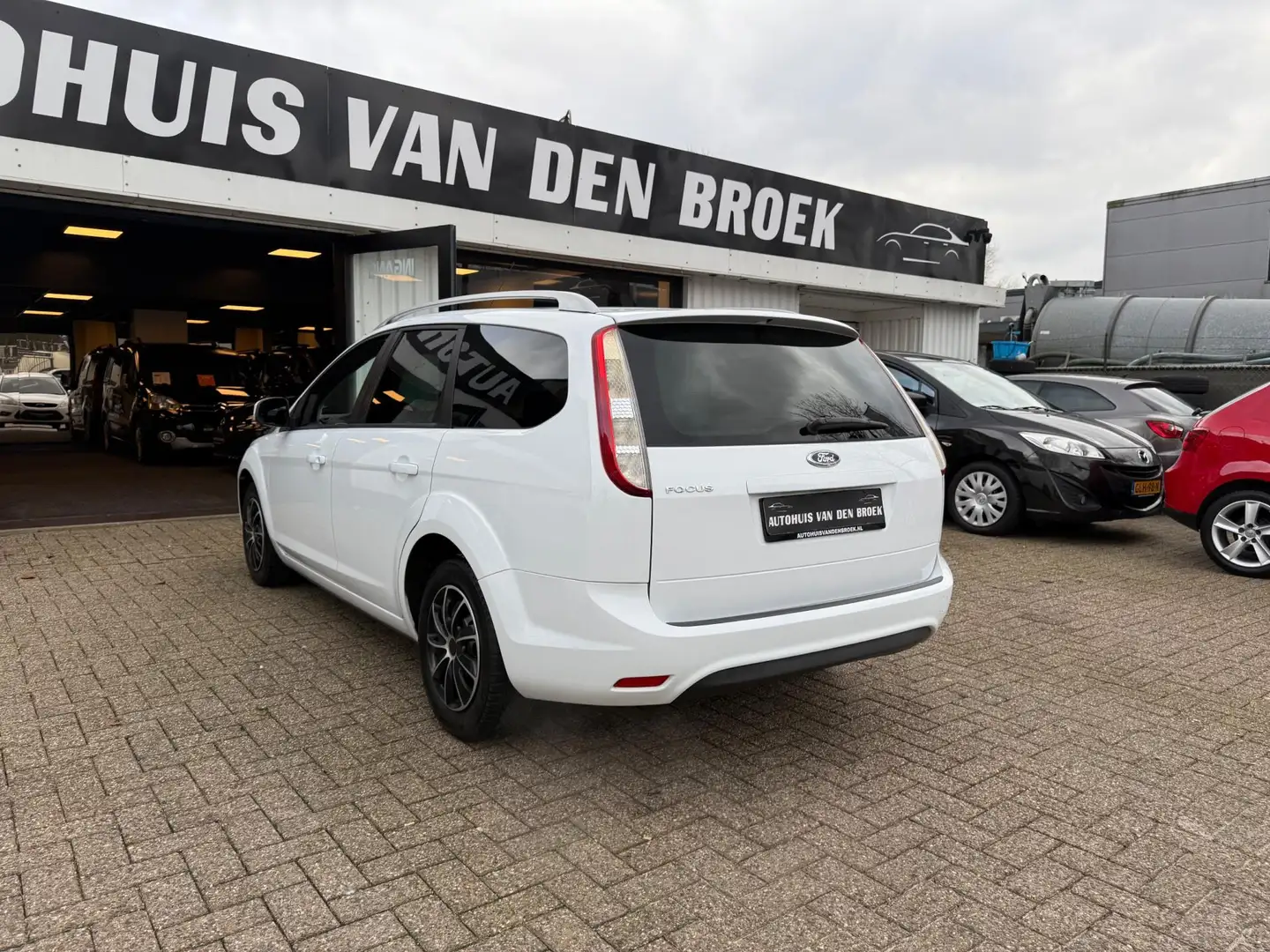 Ford Focus 1.8 Titanium 125Pk White Magic 1e Eigenaar Airco E Wit - 2