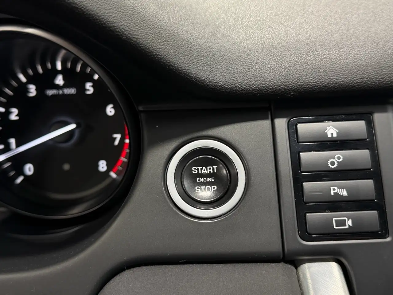 Land Rover Discovery Sport снимка Land Rover Discovery Sport