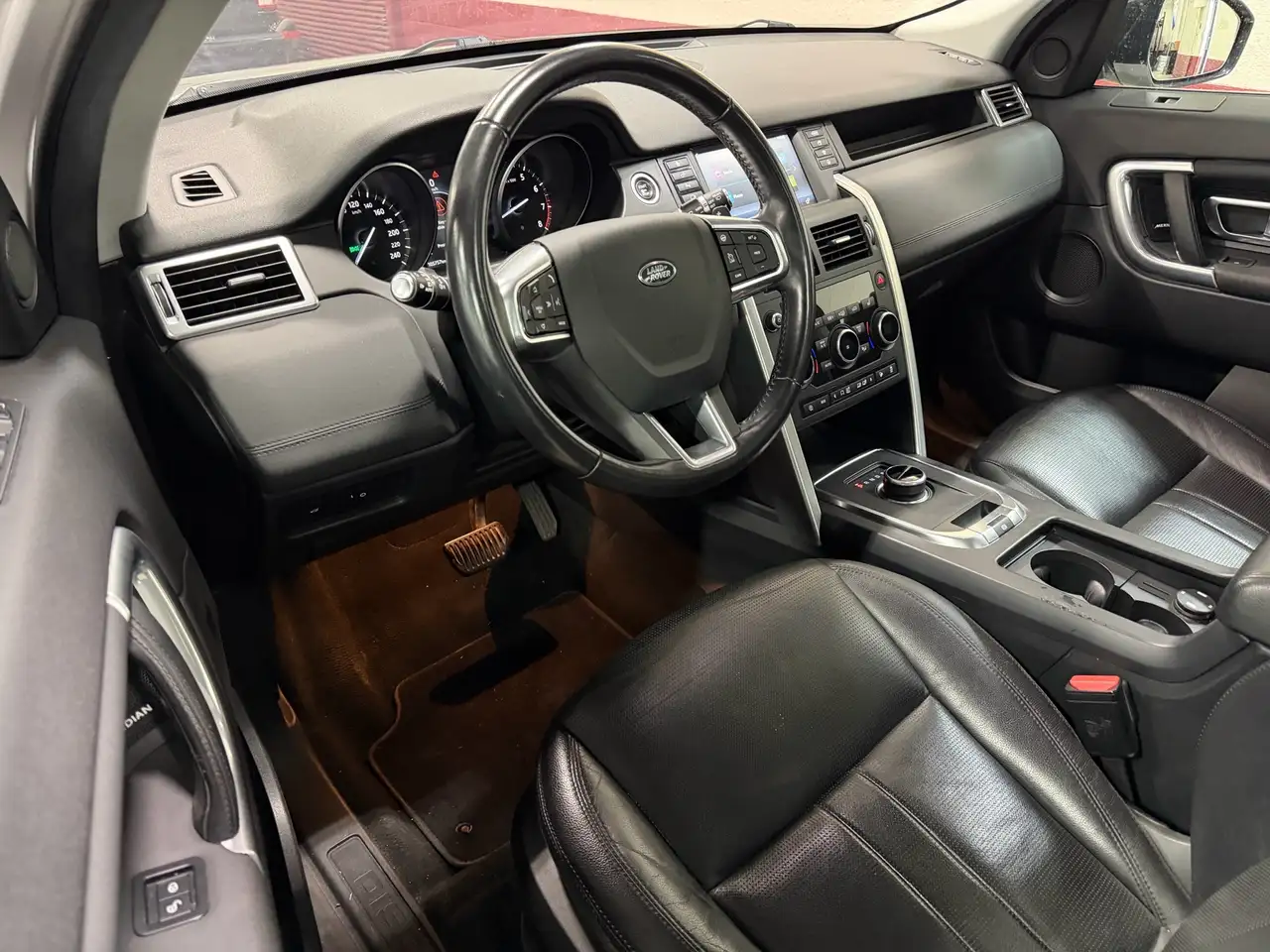 Land Rover Discovery Sport снимка Land Rover Discovery Sport