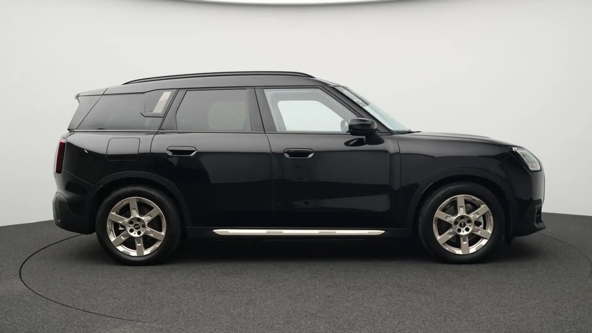 MINI Countryman SE All4 Favoured Trim Schwarz - 2
