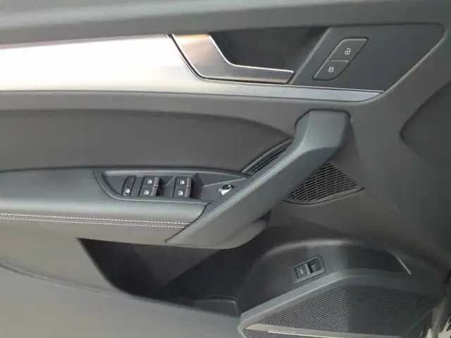 Audi Q5 view 4