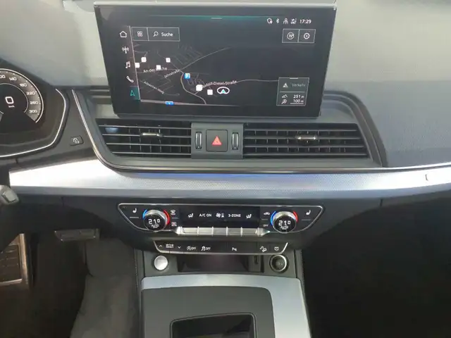 Audi Q5 view 8