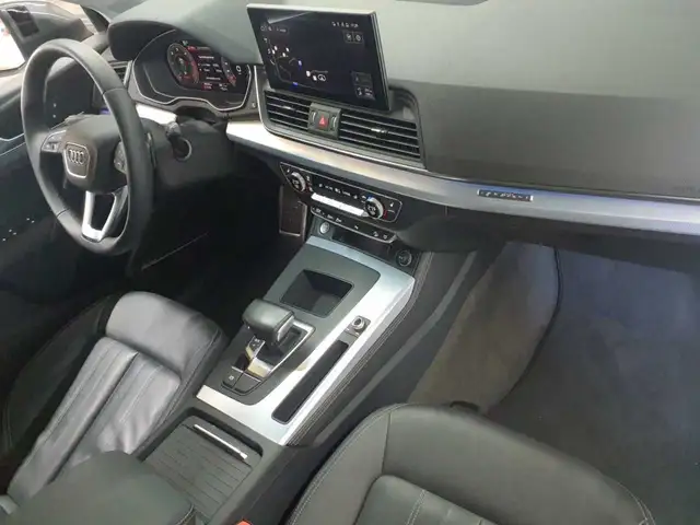 Audi Q5 view 14