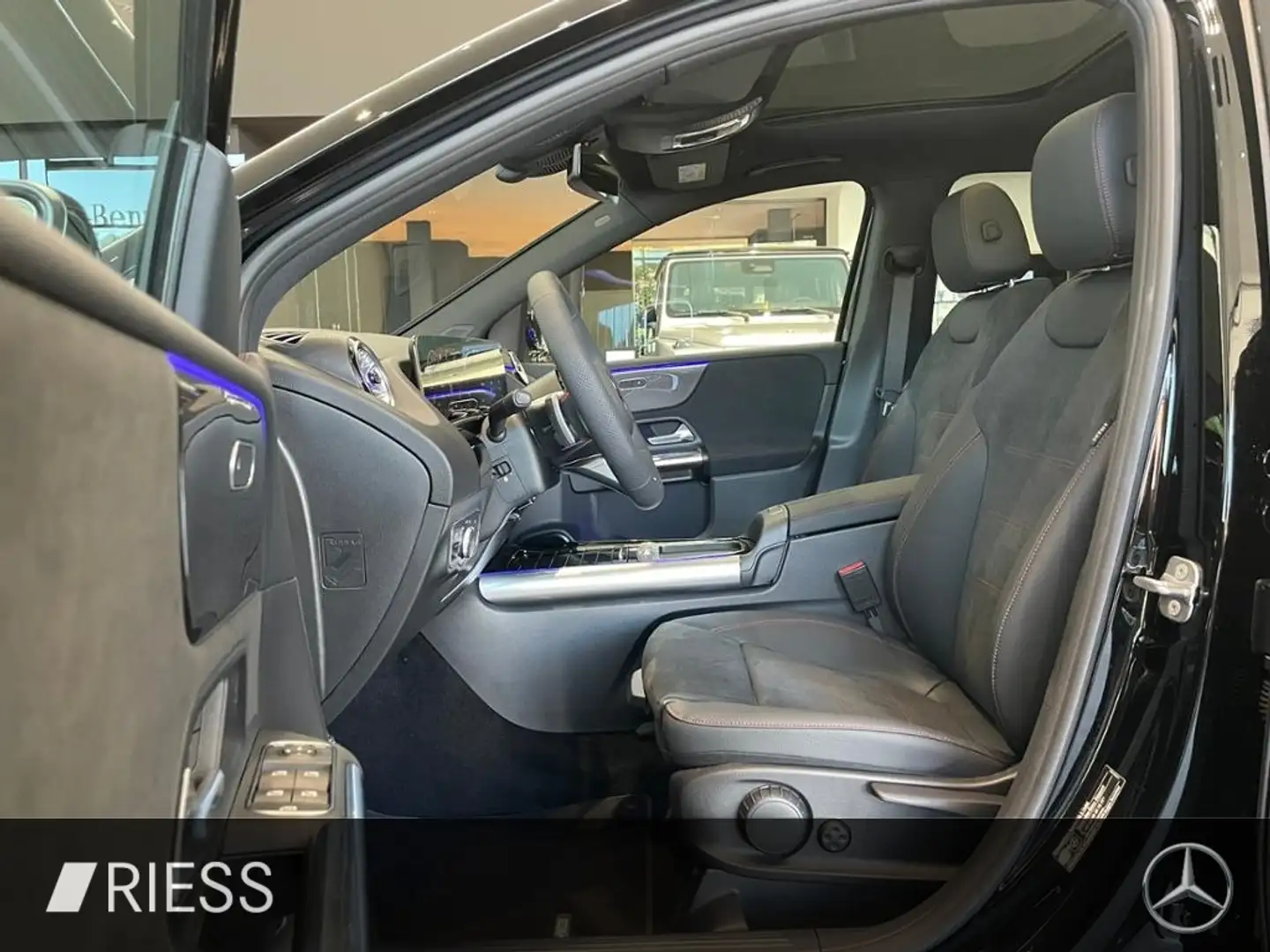 Mercedes-Benz B 220 4M AMG+PANO+AHK+DISTR+HUD+MULTIB+KEYL+360° Schwarz - 2