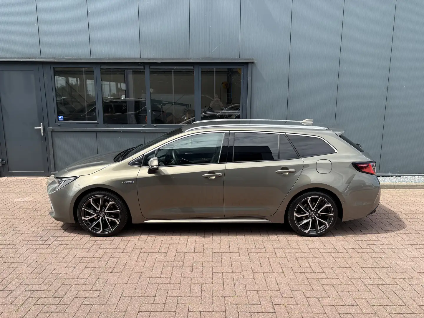 Toyota Corolla Touring Sports 2.0 Hybrid 180pk Premium Automaat L Verde - 2